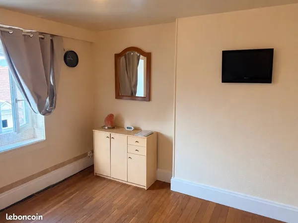 STUDIO 25m2 MEUBLÉ ET ÉQUIPÉ CLAMECY COEUR CENTRE-VILLE