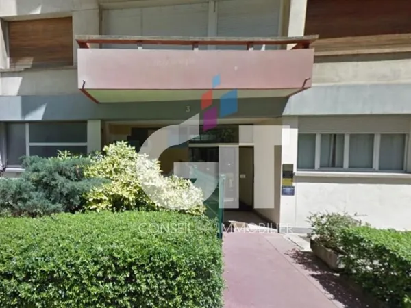 Bureau 74 m²