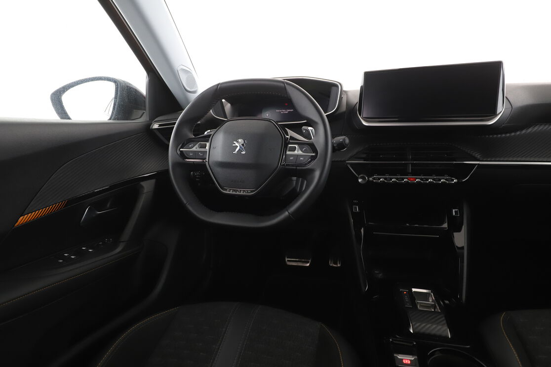 Peugeot 2008 1.2 PureTech Roadtrip EAT8 — photo 12
