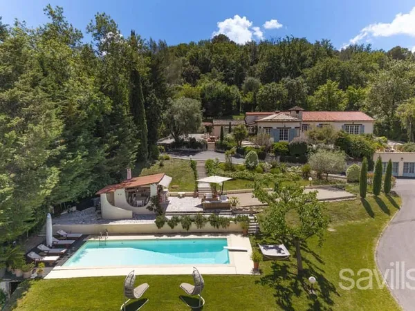 Villa 10 pièces 350 m²