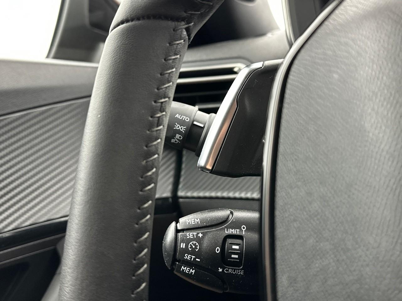 Peugeot 2008 puretech 130 s&s eat8 allure pack — photo 19