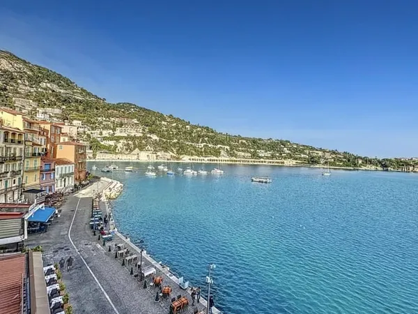 Dernier étage avec vue mer - Élégant 3 pièces au coeur de la vieille ville de Villefranche-sur-Mer