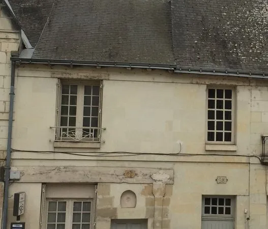 2 pièces de charme Quartier Blanqui + cour + annexes