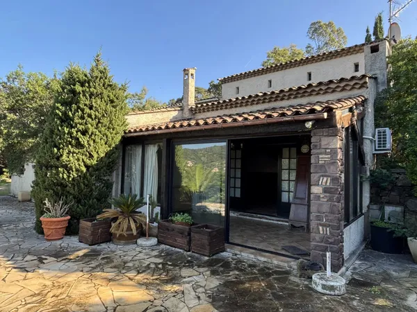 Villa à rénover sur terrain de 2360m2