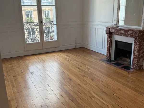 Appartement M° Félix Faure 15ème avec balcon