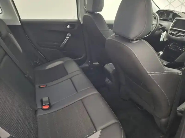 Peugeot 2008 1.2 puretech 110ch s&amp;s bvm5 — photo 24