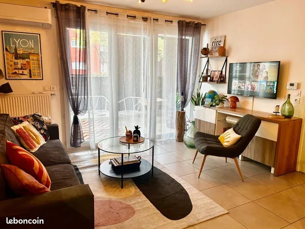 Appartement T2 avec terrasse et garage - 43m2 - St Priest château
