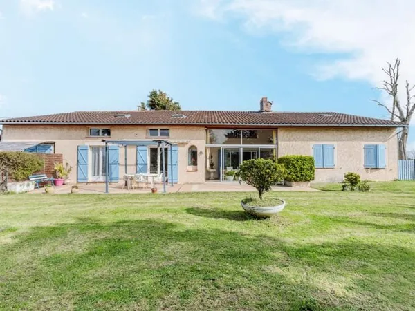 Lauragaise au calme sur grand terrain