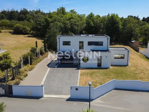 Maison contemporaine à vendre 7 pièces 5 chambres 194 m² terrain 1480 m² aux portes de Vannes et du 