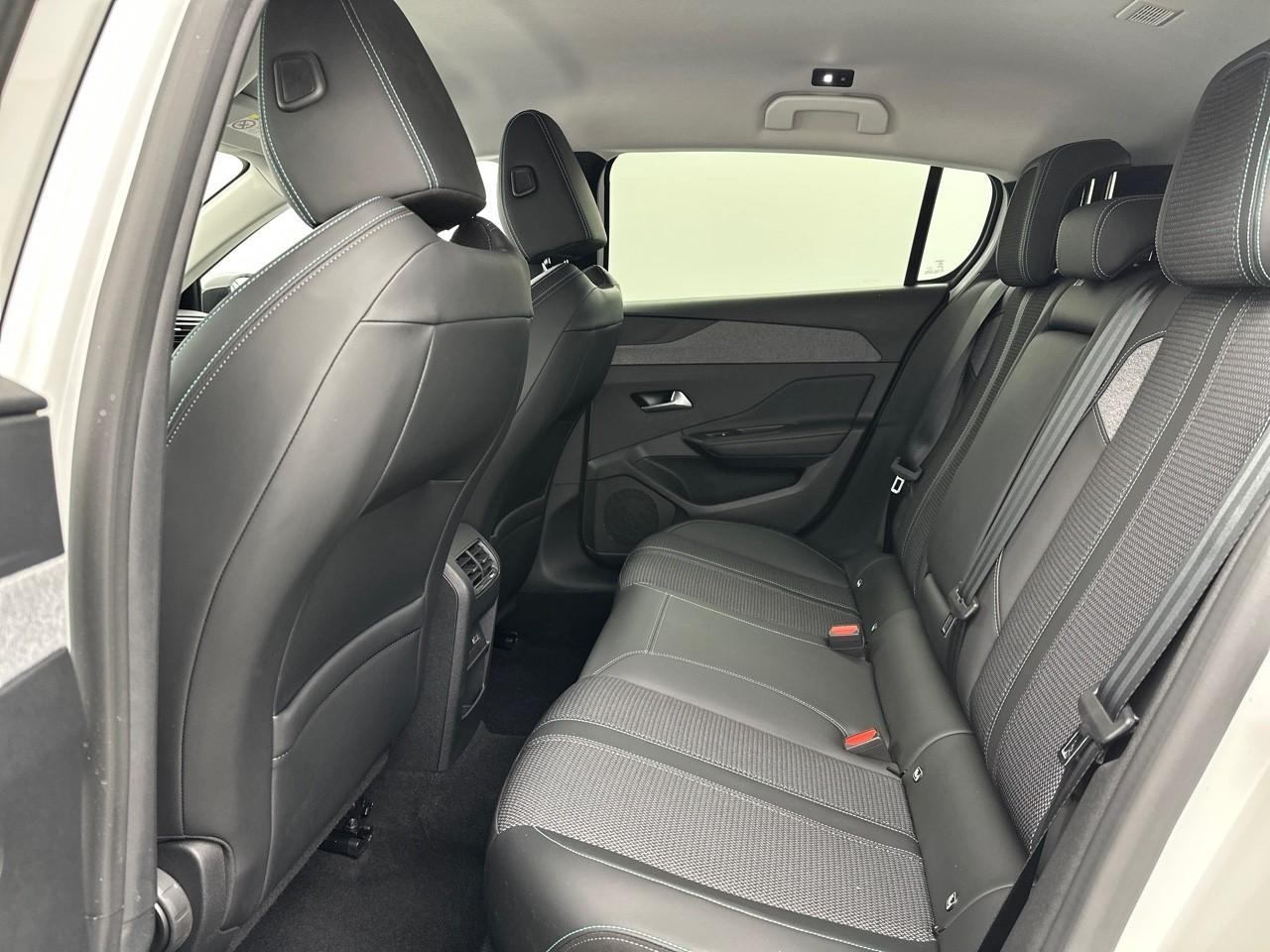 Peugeot 308 phev 180 e-eat8 allure pack — photo 12