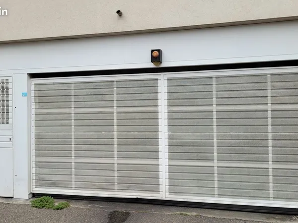 Place parking avec borne de recharge électrique