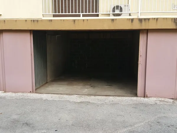 Particulier loue un grand garage de 22 m²