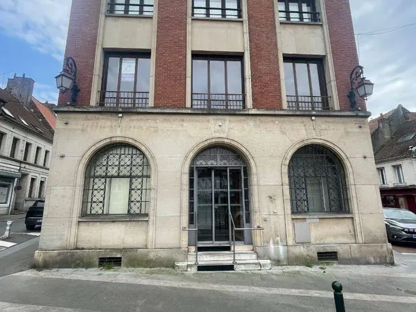 Local commercial 1 pièce 334 m²