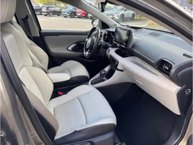 Toyota Yaris hybride 116h iconic — photo 22