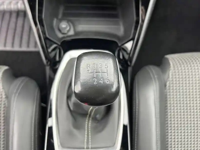 Peugeot 2008 puretech 130 s&amp;s bvm6 — photo 14