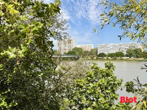 A VENDRE - APPARTEMENT T3 - NANTES BORDS DE LOIRE - TERRASSE - GARAGE