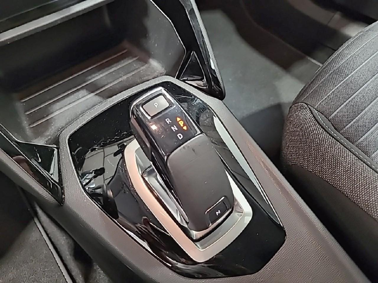 Peugeot 2008 puretech 130 s&s eat8 style — photo 17