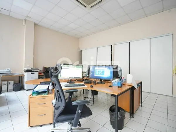 Bureaux 246 m²