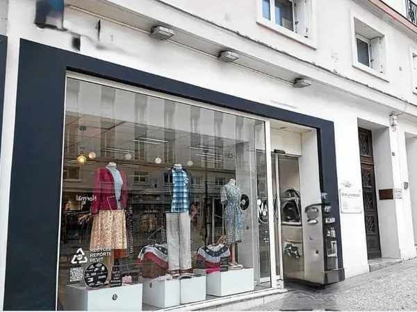 Local commercial 163 m²