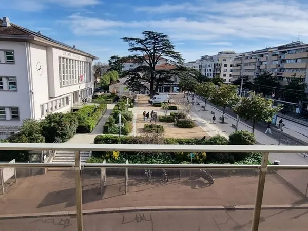 Appartement Bron T5