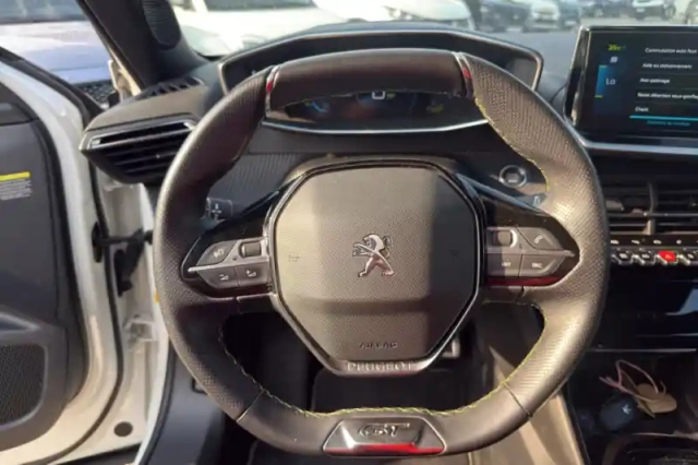 Peugeot 2008 electrique 136 ch — photo 18