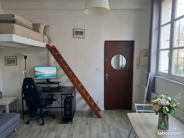 Studio lumineux avec mezzanine quartier Camile Pujol