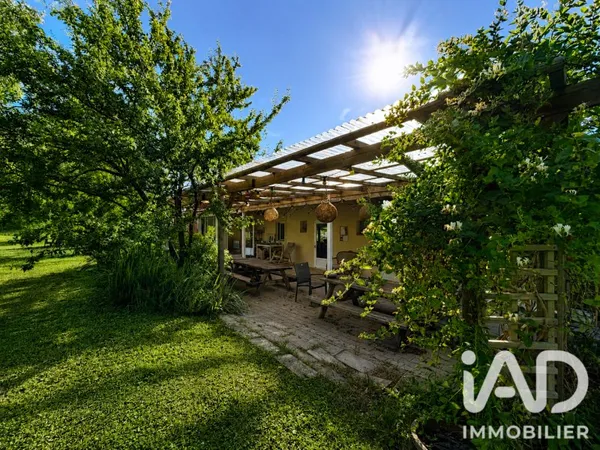 Maison 10 pièces 234 m²