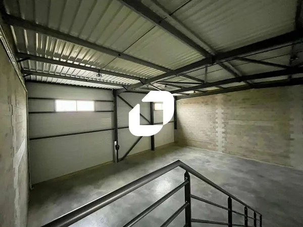 Local d'activité 2110 m²