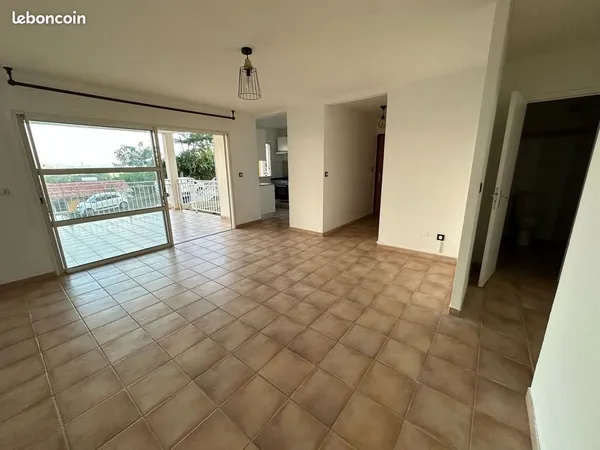 T3 non meublé 75 m² - Terrasse et parking - Fort-de-France