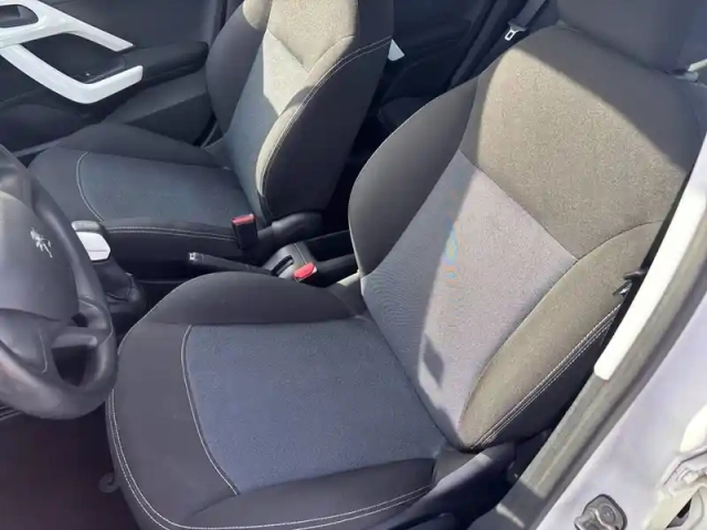 Peugeot 208 puretech 68ch bvm5 — photo 11