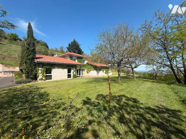 Maison 10 pièces 335 m²
