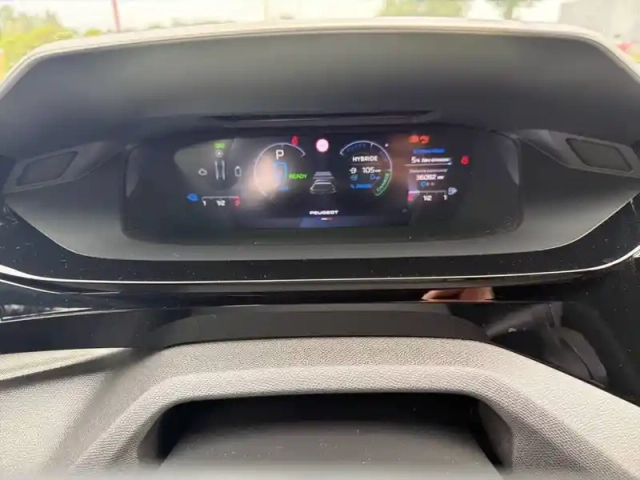 Peugeot 408 phev 180 e-eat8 — photo 10