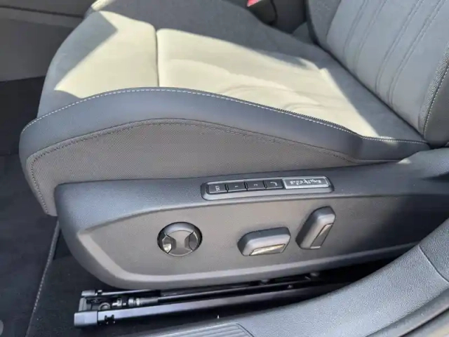 Volkswagen Golf 1.5 ehybrid 204 dsg6 — photo 49