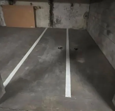 Parking / Emplacements moto sécurisés avec ancrage — Centre-ville / Gare Chambéry