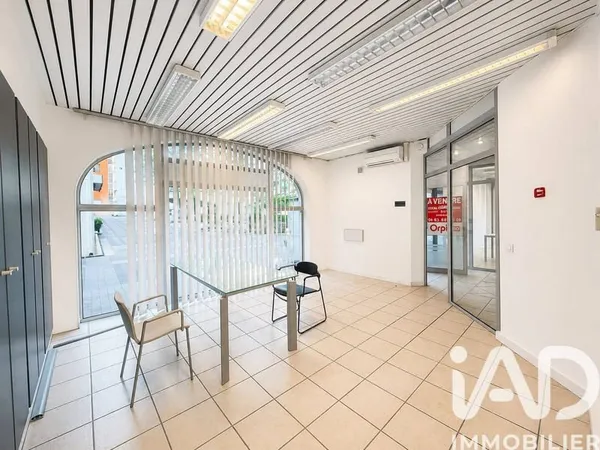 Local commercial 1 pièce 70 m²