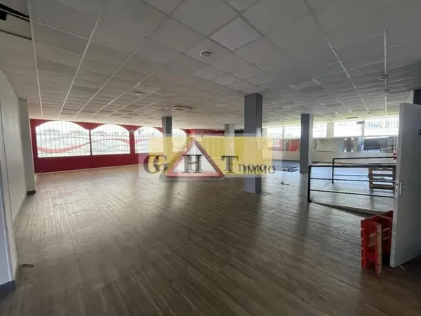 Local commercial 966 m2 à Longjumeau