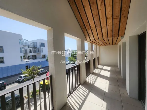 T4 Duplex Lumineux avec Terrasse et Parking à Floirac (33270)