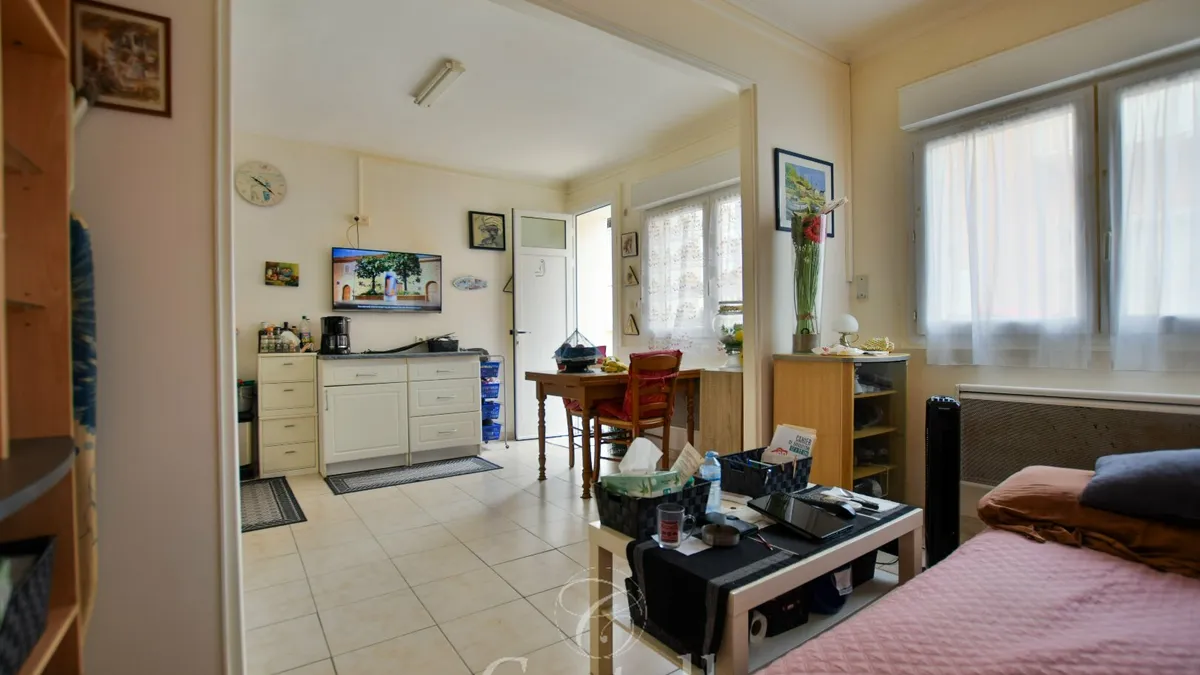 Photo 1