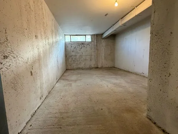 Cellier - Box de 20 M2 quartier Barba