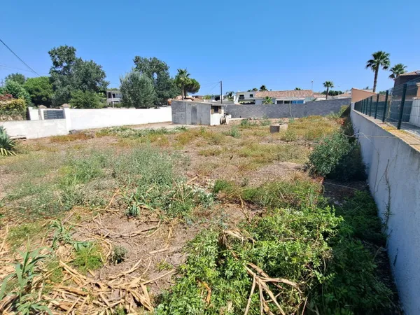 Terrain constructible 735 m²
