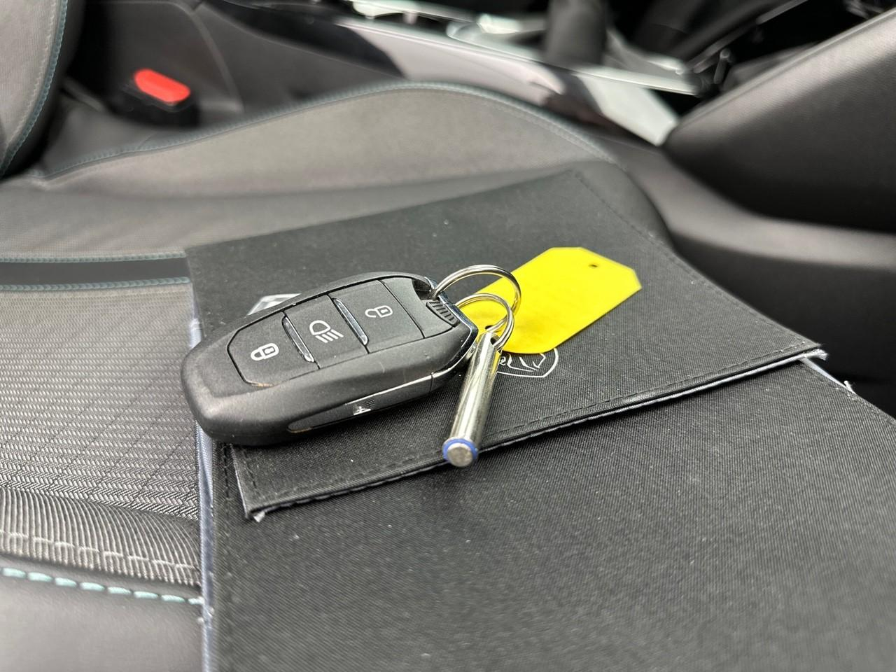Peugeot 2008 puretech 130 s&s bvm6 allure pack — photo 33