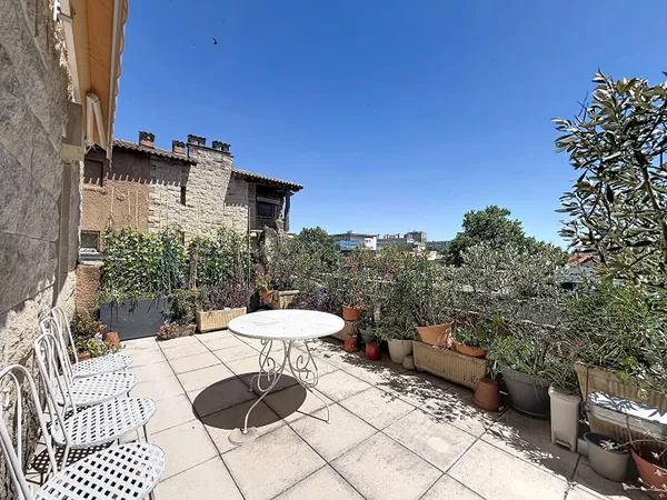 Superbe T3 avec terrasse, garage et cave ? Avignon Intra-Muros