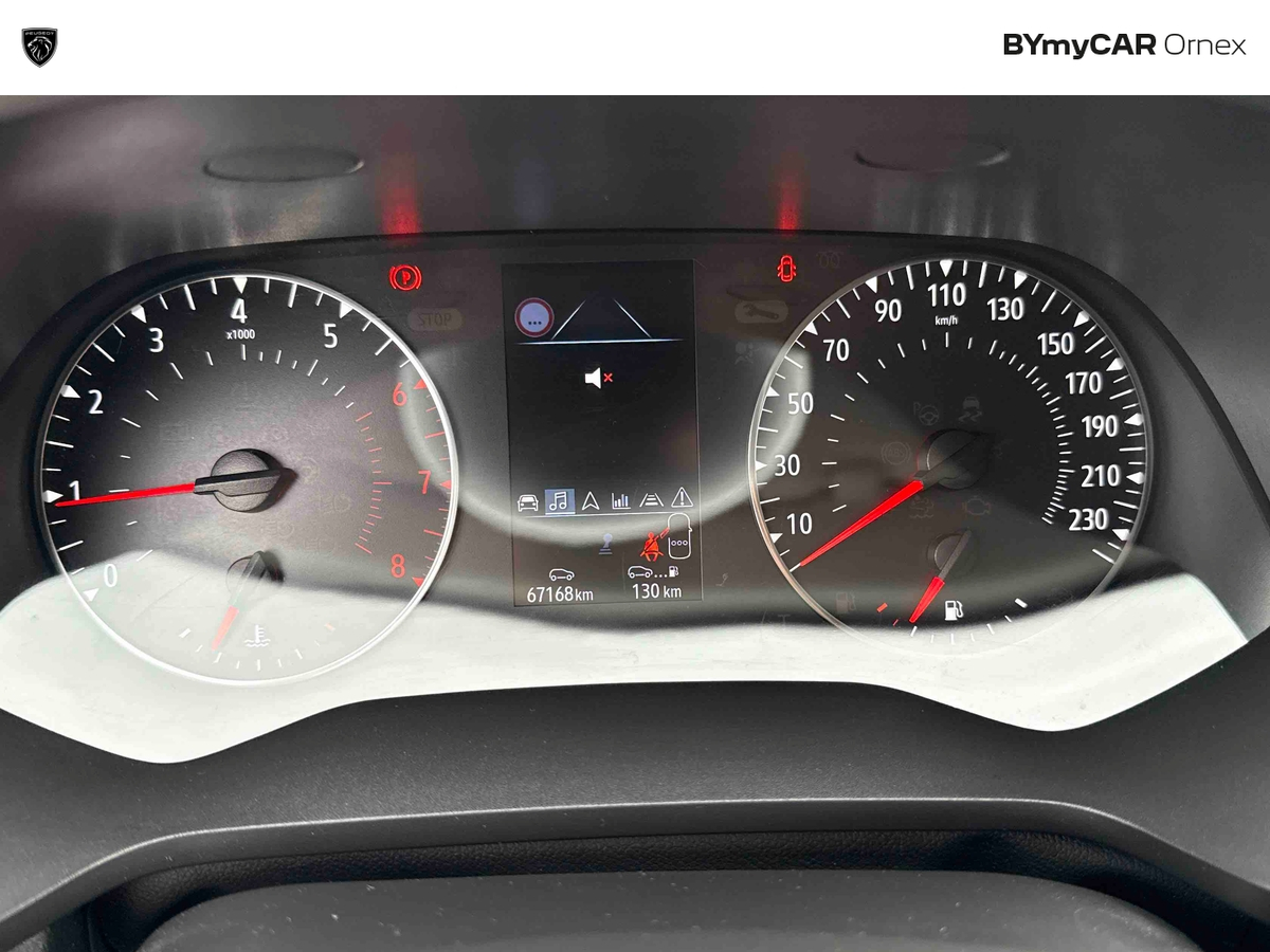 Renault Captur TCe 140 EDC - 21 — photo 22