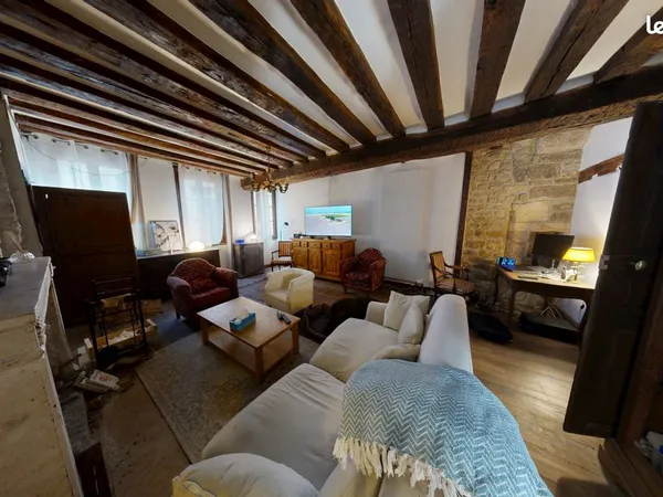 Bar-sur-Seine centre : Bâtisse XVIIe de caractère (135 m²) avec garage
