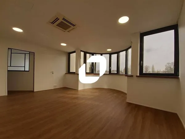 Bureau 97 m²