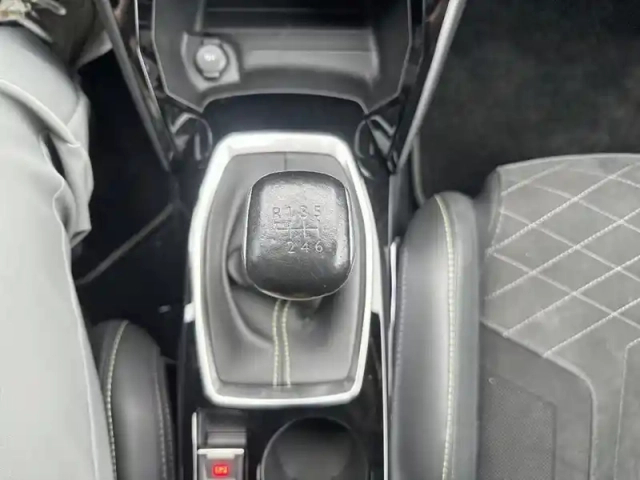 Peugeot 208 puretech 100 s&amp;s bvm6 gt pack — photo 24