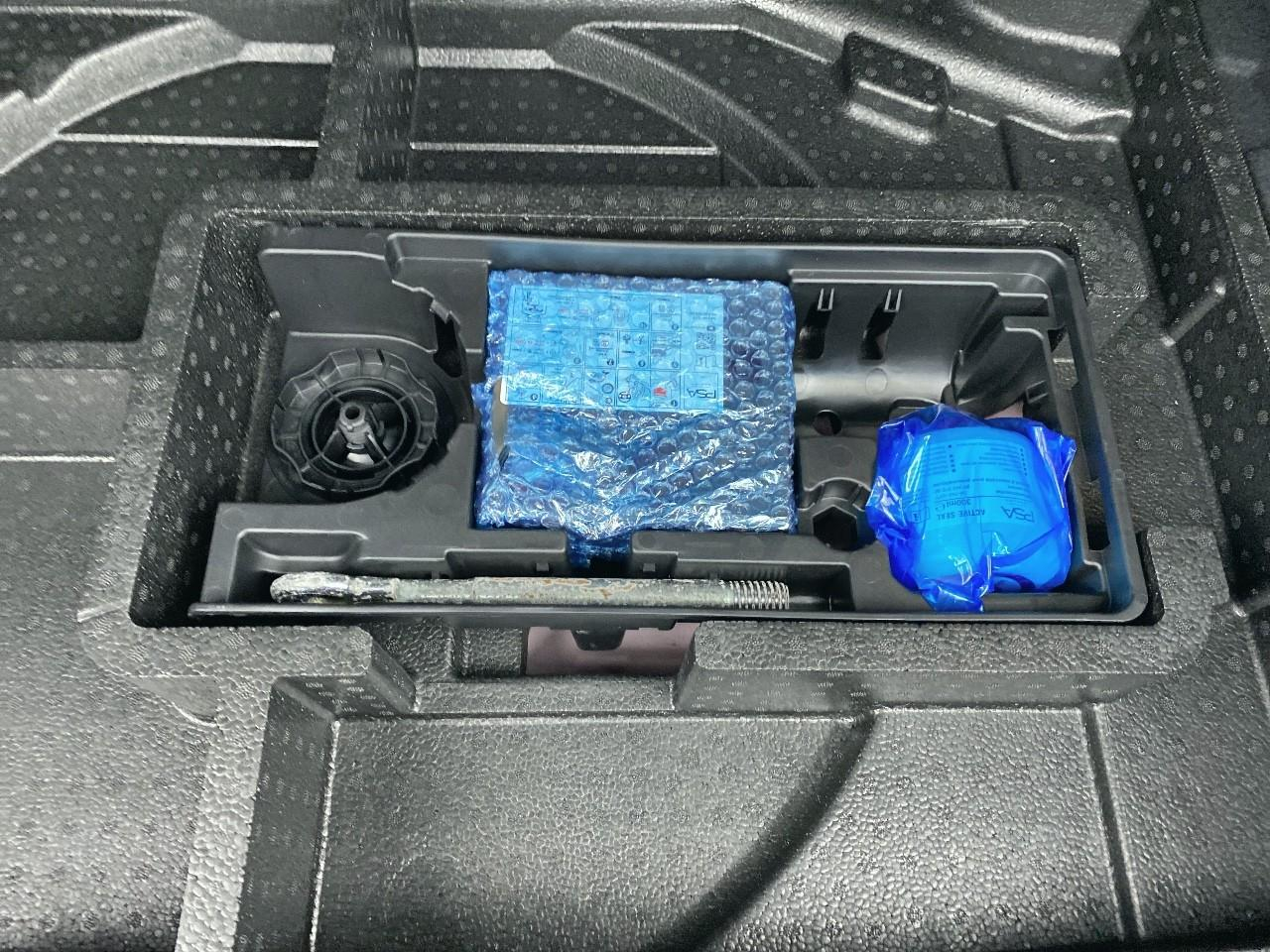 Peugeot 308 1.2 hybrid 145ch allure e-dcs6 neuf + cuir + optio — photo 12