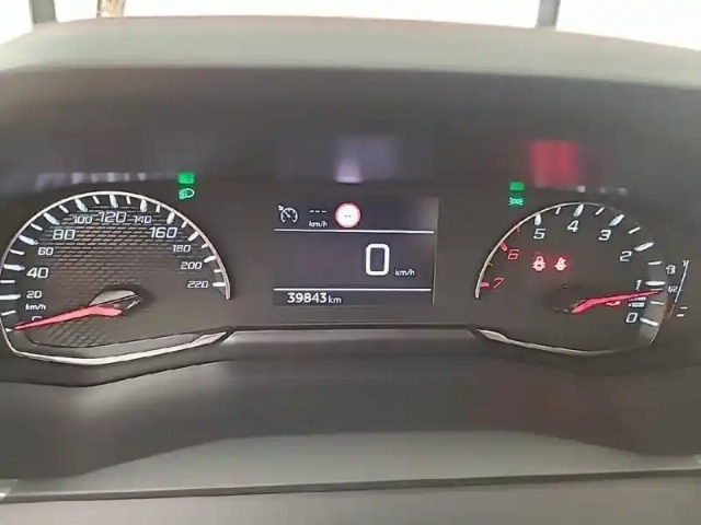 Peugeot 2008 puretech 130 s&amp;s bvm6 — photo 10