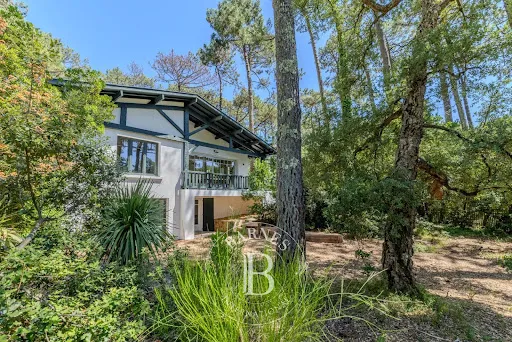 Villa 7 pièces 242 m²