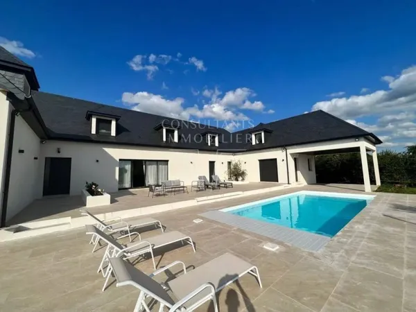 Villa 8 pièces 380 m²